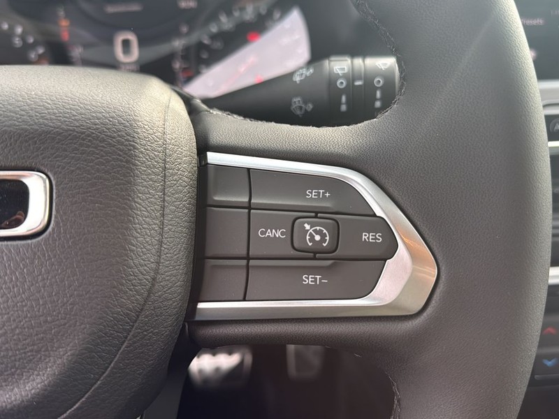 Jeep Compass Vehicle Full-screen Gallery Image 19