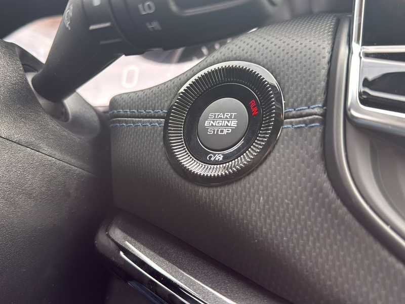 Jeep Compass Vehicle Full-screen Gallery Image 20