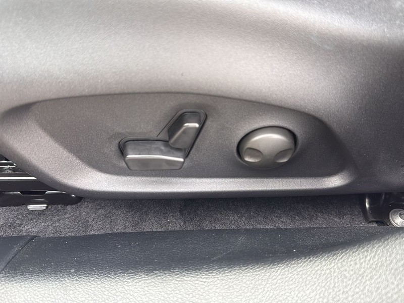 Jeep Compass Vehicle Full-screen Gallery Image 25