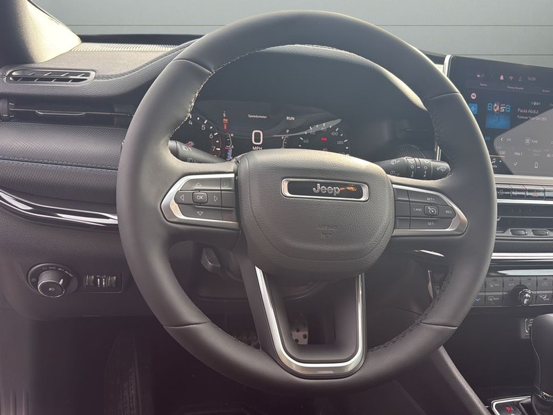 Jeep Compass Vehicle Full-screen Gallery Image 26