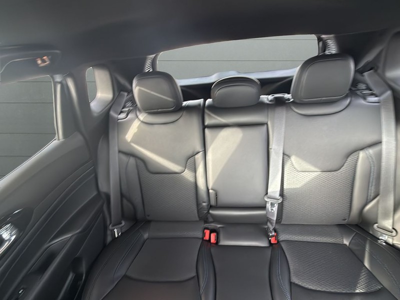 Jeep Compass Vehicle Full-screen Gallery Image 27