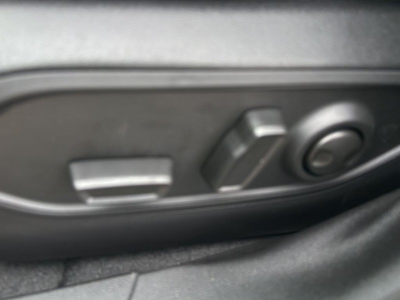 Jeep Cherokee Vehicle Full-screen Gallery Image 28