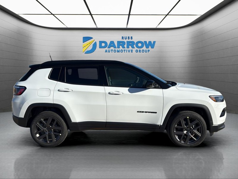 Jeep Compass Vehicle Full-screen Gallery Image 6