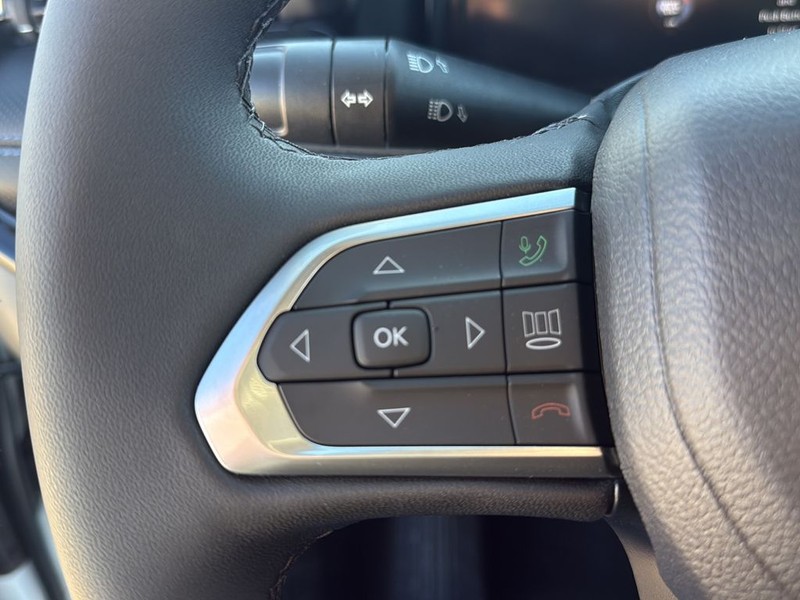 Jeep Compass Vehicle Full-screen Gallery Image 9