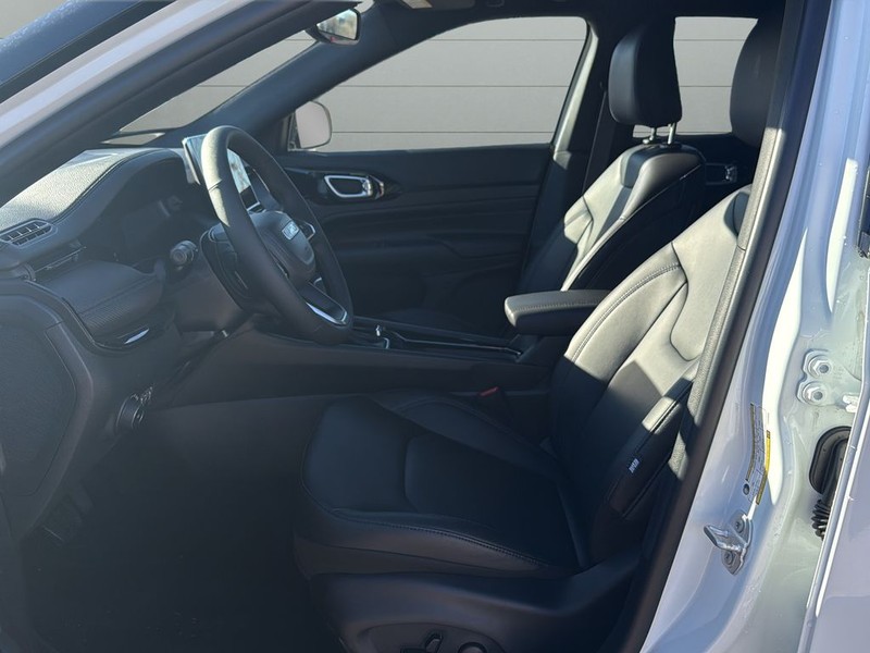 Jeep Compass Vehicle Full-screen Gallery Image 10