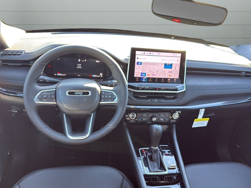 Jeep Compass Vehicle Full-screen Gallery Image 12