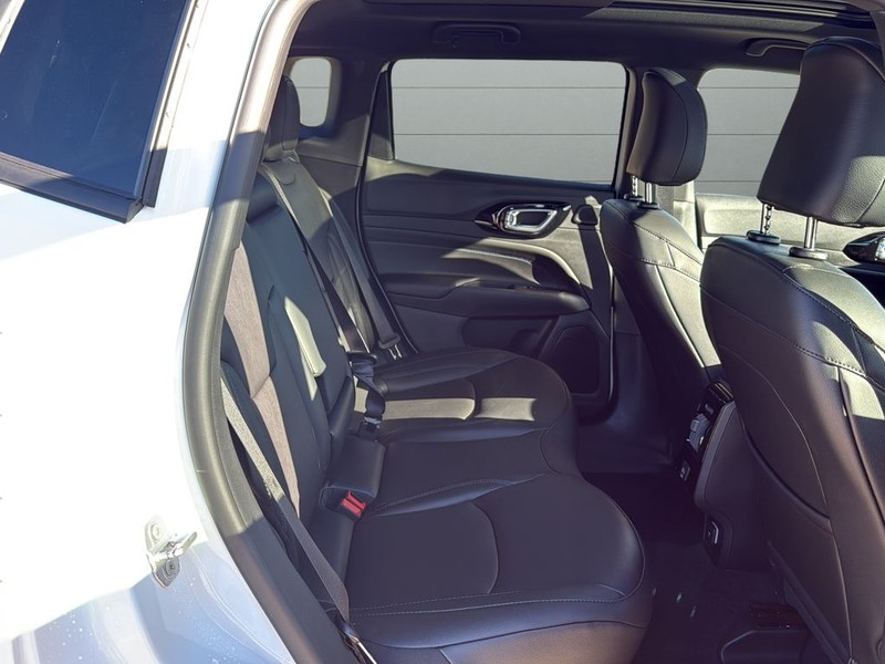 Jeep Compass Vehicle Full-screen Gallery Image 14