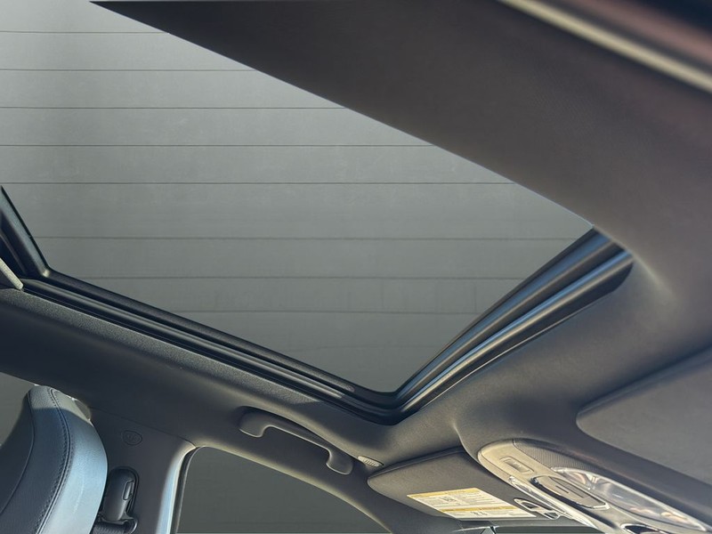 Jeep Compass Vehicle Full-screen Gallery Image 16