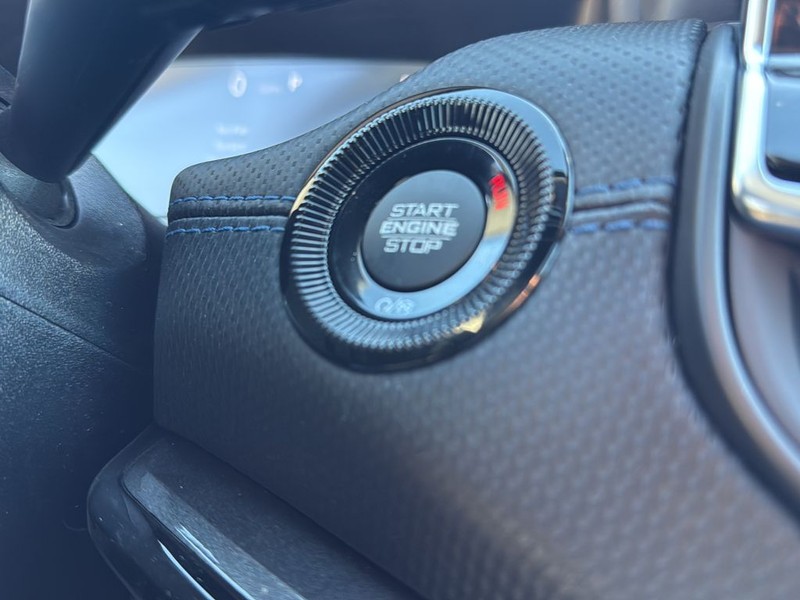 Jeep Compass Vehicle Full-screen Gallery Image 21