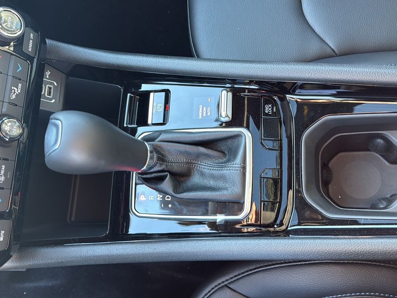 Jeep Compass Vehicle Full-screen Gallery Image 22