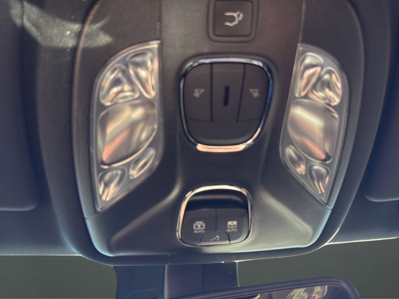 Jeep Compass Vehicle Full-screen Gallery Image 25