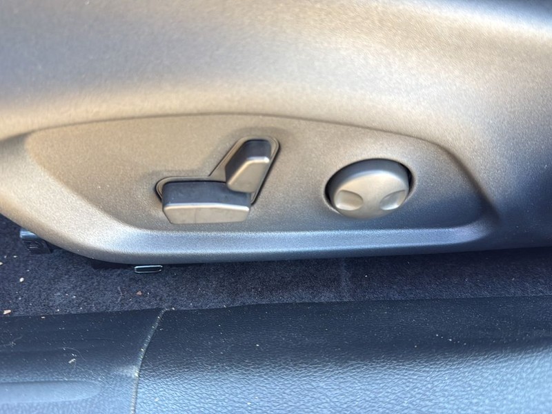Jeep Compass Vehicle Full-screen Gallery Image 28