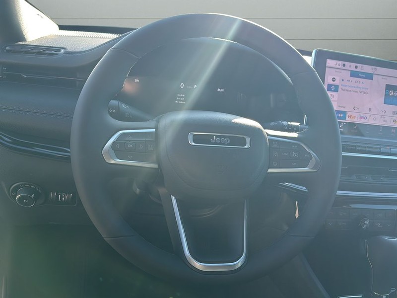 Jeep Compass Vehicle Full-screen Gallery Image 29