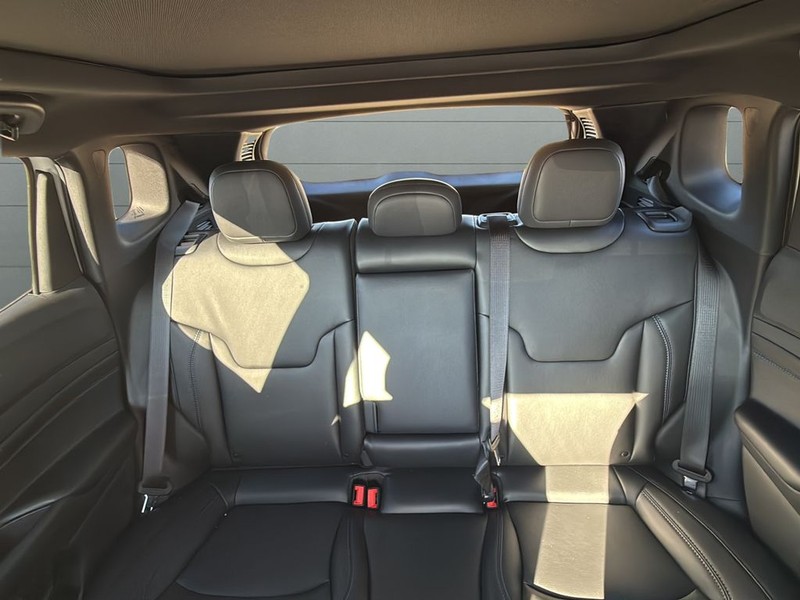 Jeep Compass Vehicle Full-screen Gallery Image 30