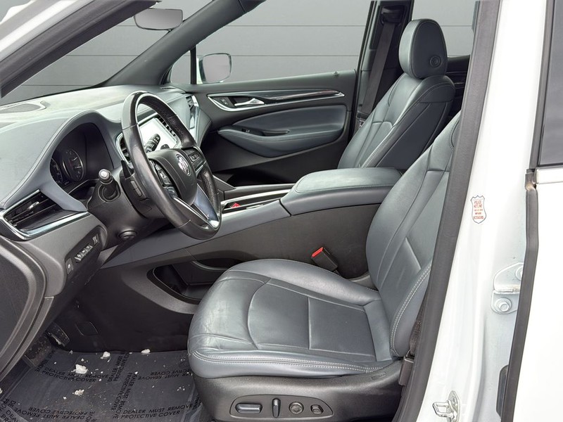 Buick Enclave Vehicle Full-screen Gallery Image 10