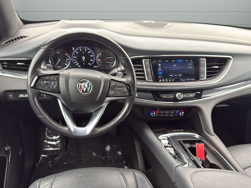 Buick Enclave Vehicle Full-screen Gallery Image 12