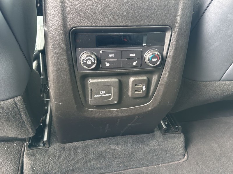 Buick Enclave Vehicle Full-screen Gallery Image 17