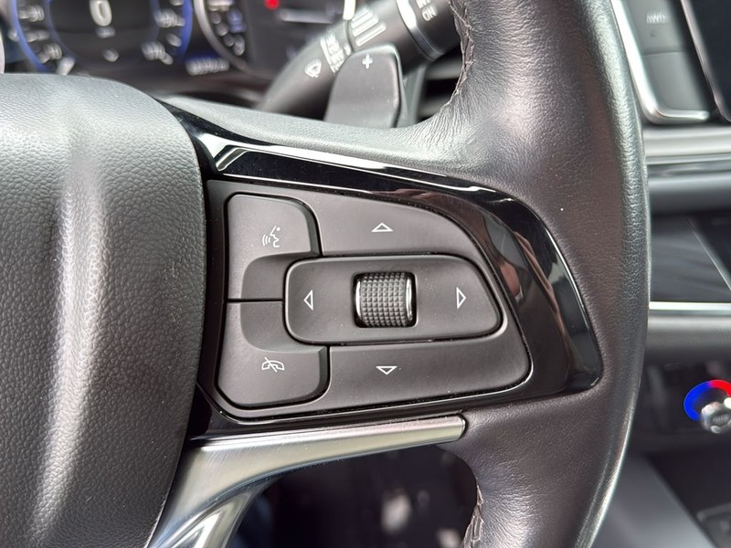 Buick Enclave Vehicle Full-screen Gallery Image 18