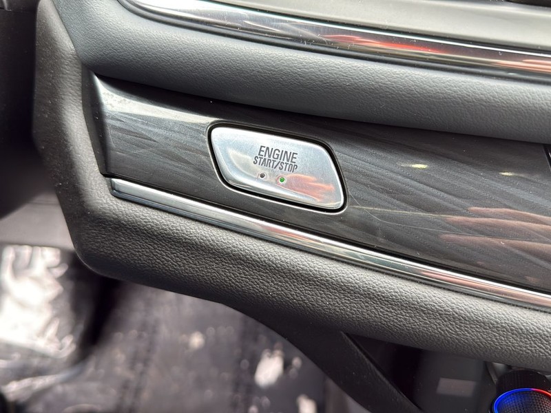 Buick Enclave Vehicle Full-screen Gallery Image 19