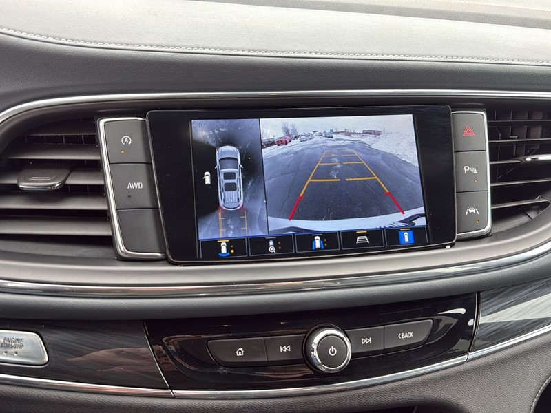 Buick Enclave Vehicle Full-screen Gallery Image 22