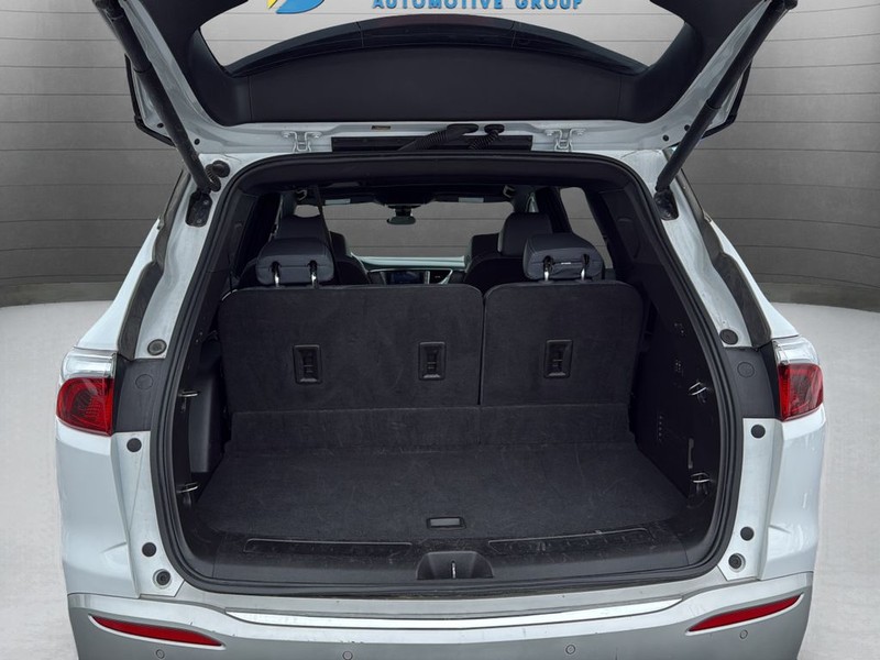 Buick Enclave Vehicle Full-screen Gallery Image 23