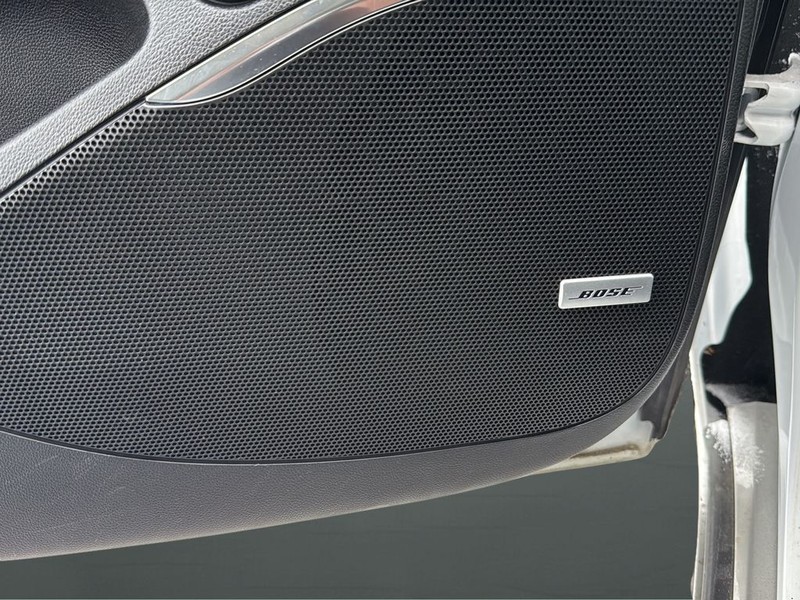 Buick Enclave Vehicle Full-screen Gallery Image 24