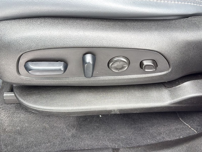 Buick Enclave Vehicle Full-screen Gallery Image 25