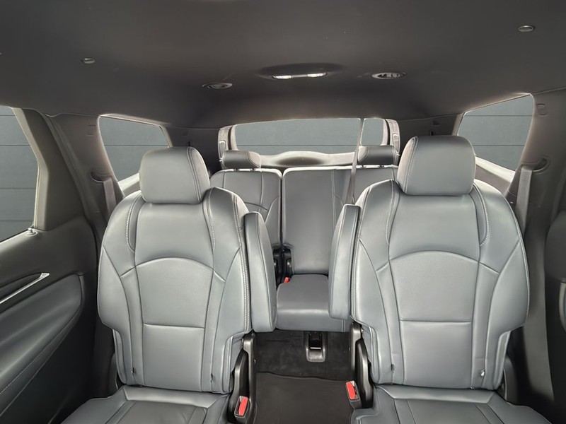 Buick Enclave Vehicle Full-screen Gallery Image 27