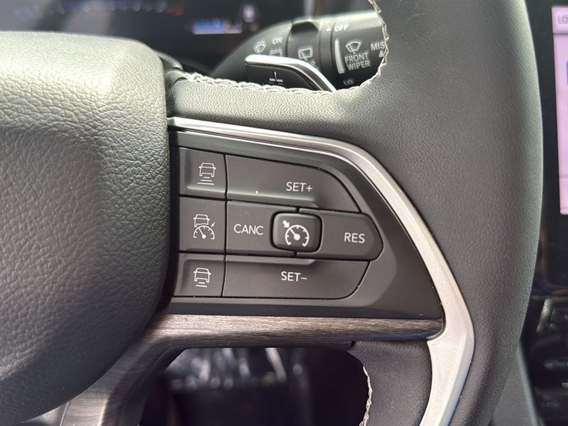 Jeep Grand Cherokee Vehicle Full-screen Gallery Image 9