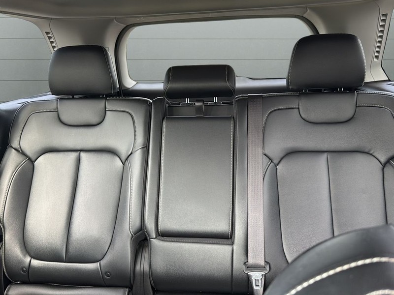 Jeep Grand Cherokee Vehicle Full-screen Gallery Image 11