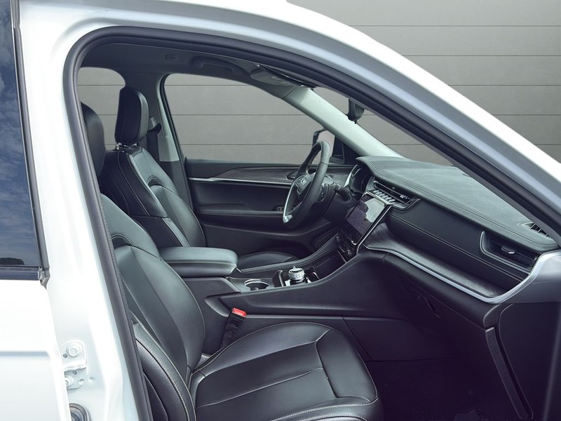 Jeep Grand Cherokee Vehicle Full-screen Gallery Image 21