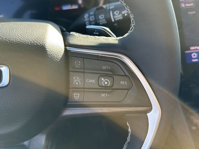 Jeep Grand Cherokee Vehicle Full-screen Gallery Image 10