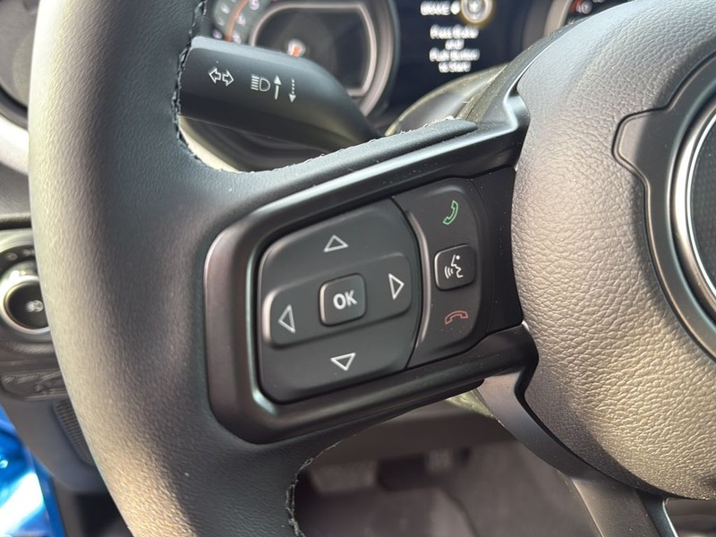 Jeep Wrangler Vehicle Full-screen Gallery Image 9