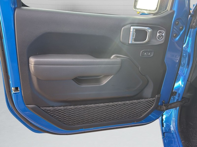 Jeep Wrangler Vehicle Full-screen Gallery Image 11