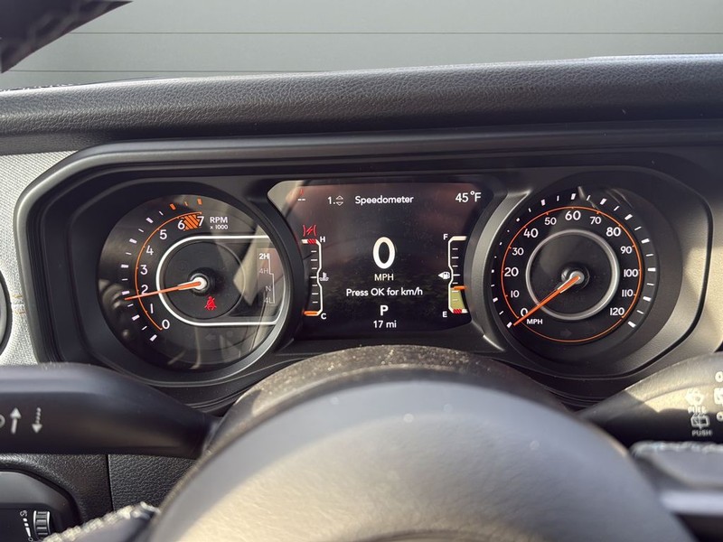 Jeep Wrangler Vehicle Full-screen Gallery Image 13