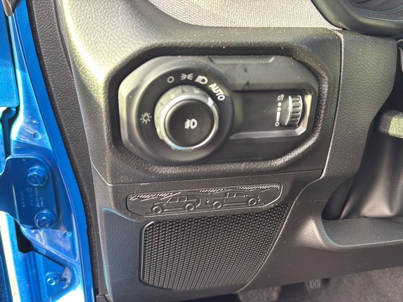 Jeep Wrangler Vehicle Full-screen Gallery Image 18