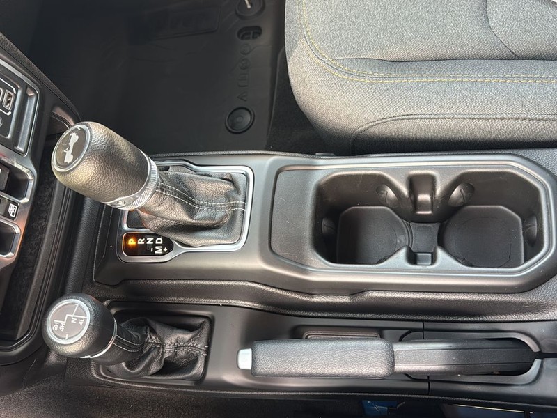 Jeep Wrangler Vehicle Full-screen Gallery Image 21