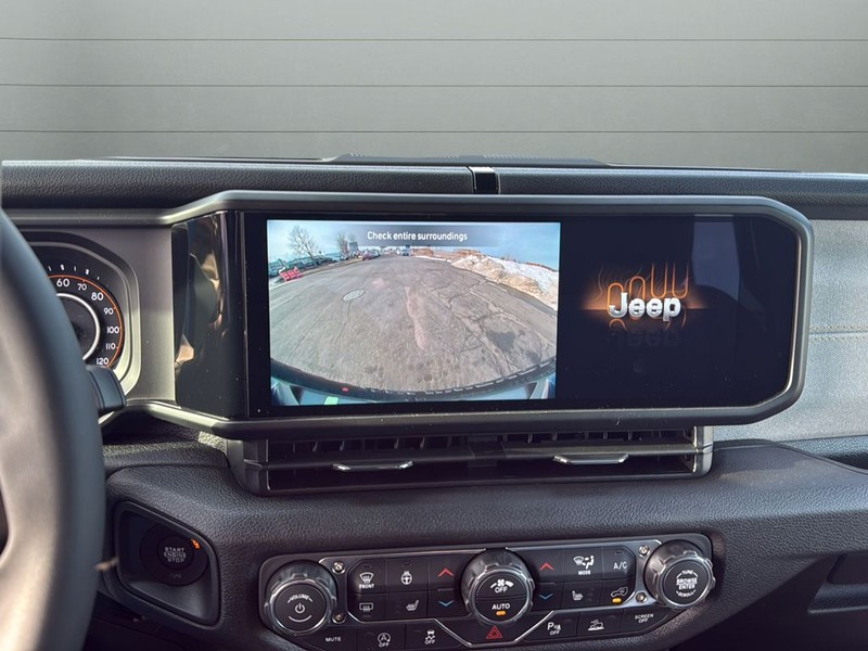 Jeep Wrangler Vehicle Full-screen Gallery Image 23