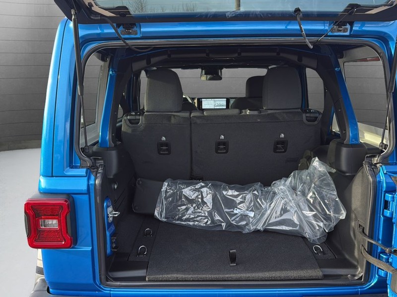 Jeep Wrangler Vehicle Full-screen Gallery Image 24