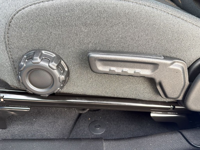 Jeep Wrangler Vehicle Full-screen Gallery Image 25