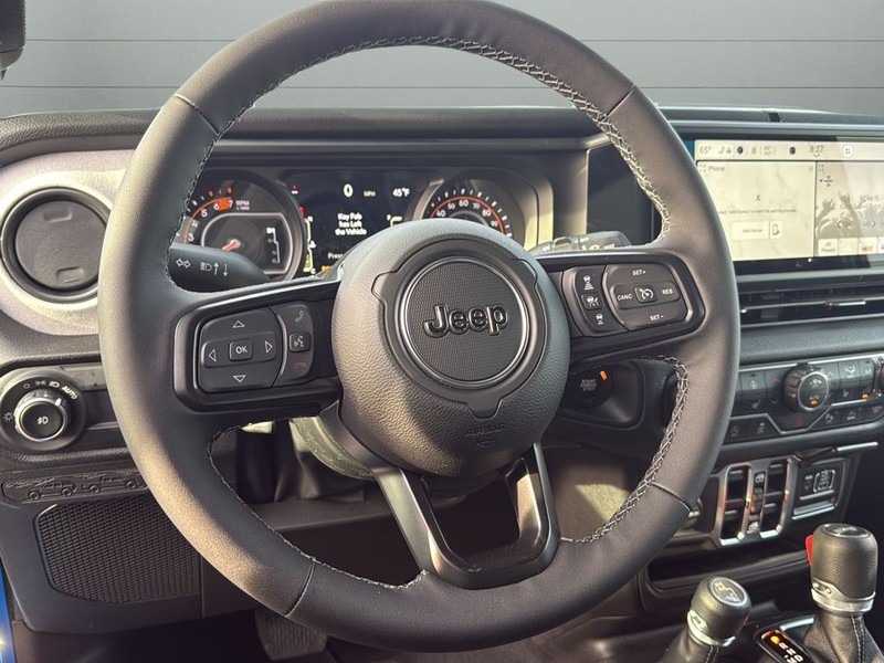 Jeep Wrangler Vehicle Full-screen Gallery Image 26