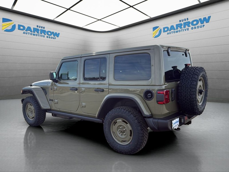 Jeep Wrangler Vehicle Full-screen Gallery Image 3