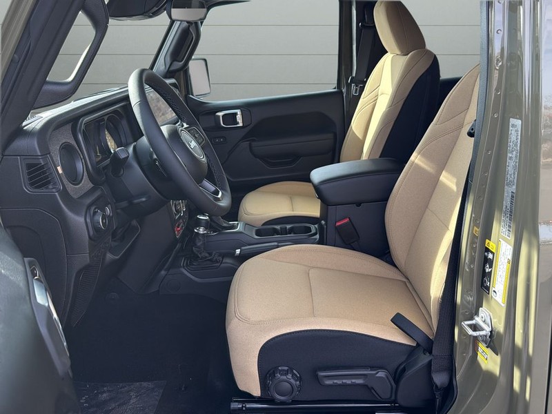 Jeep Wrangler Vehicle Full-screen Gallery Image 10