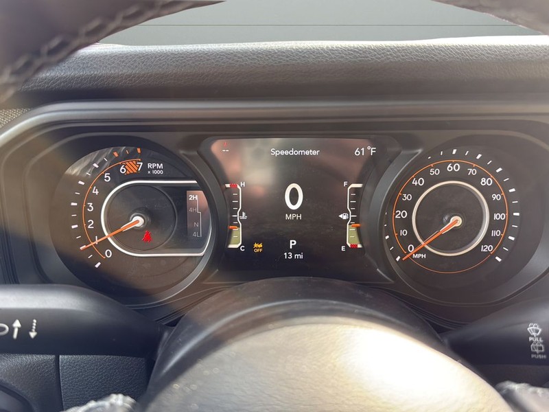 Jeep Wrangler Vehicle Full-screen Gallery Image 13