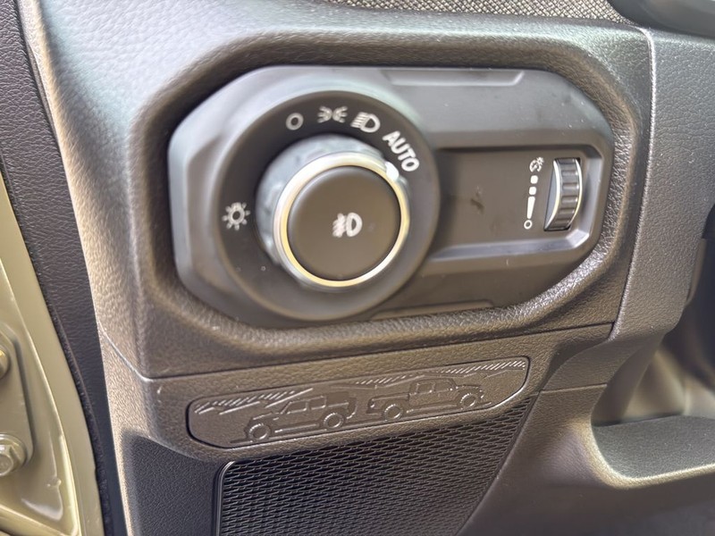 Jeep Wrangler Vehicle Full-screen Gallery Image 18