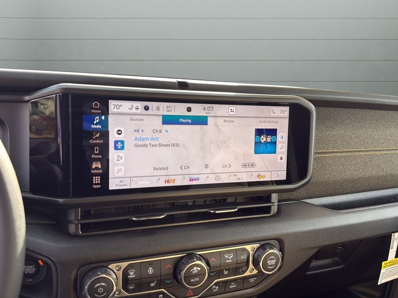 Jeep Wrangler Vehicle Full-screen Gallery Image 22