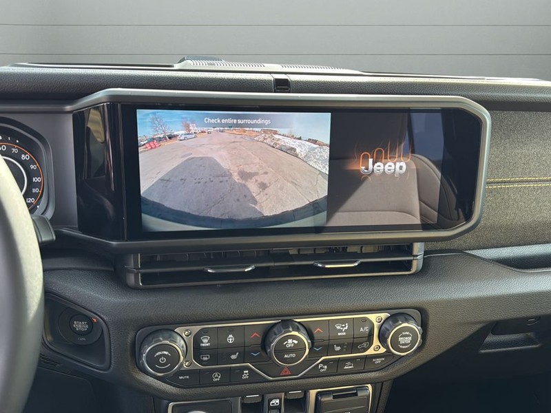 Jeep Wrangler Vehicle Full-screen Gallery Image 23