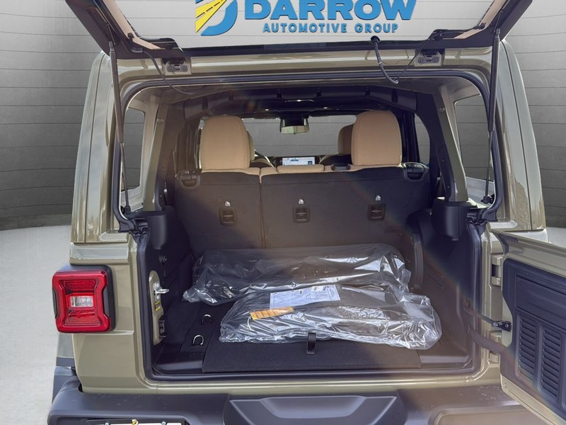 Jeep Wrangler Vehicle Full-screen Gallery Image 24