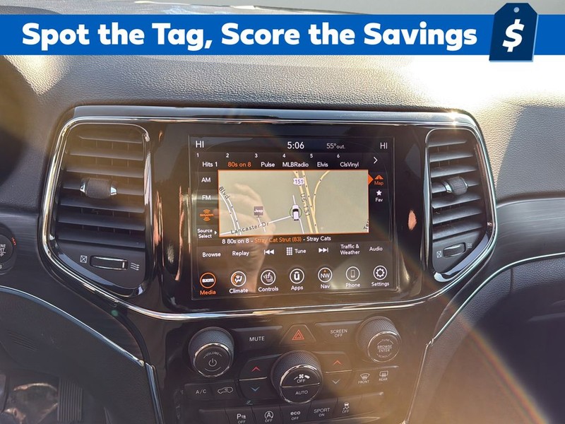 Jeep Grand Cherokee Vehicle Full-screen Gallery Image 23