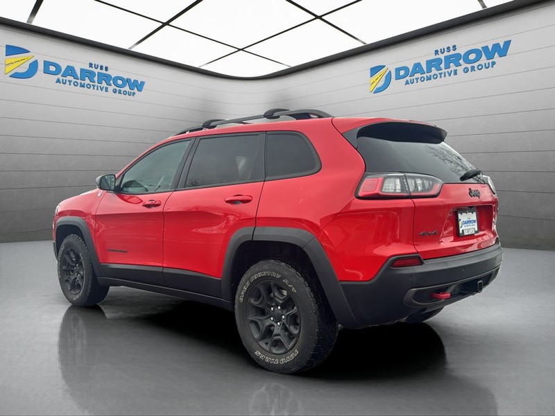 Jeep Cherokee Vehicle Full-screen Gallery Image 3